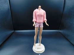 1623 1965 BARBIE VACATION TIME PINK SWEATER, SHORTS, CAMERA, SHOES COMPLETE